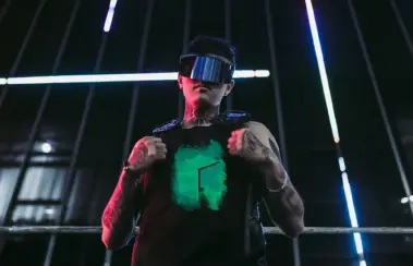 Man wearing NEO shirt with smoke-effect logo – crypto fashion for Web3 enthusiasts